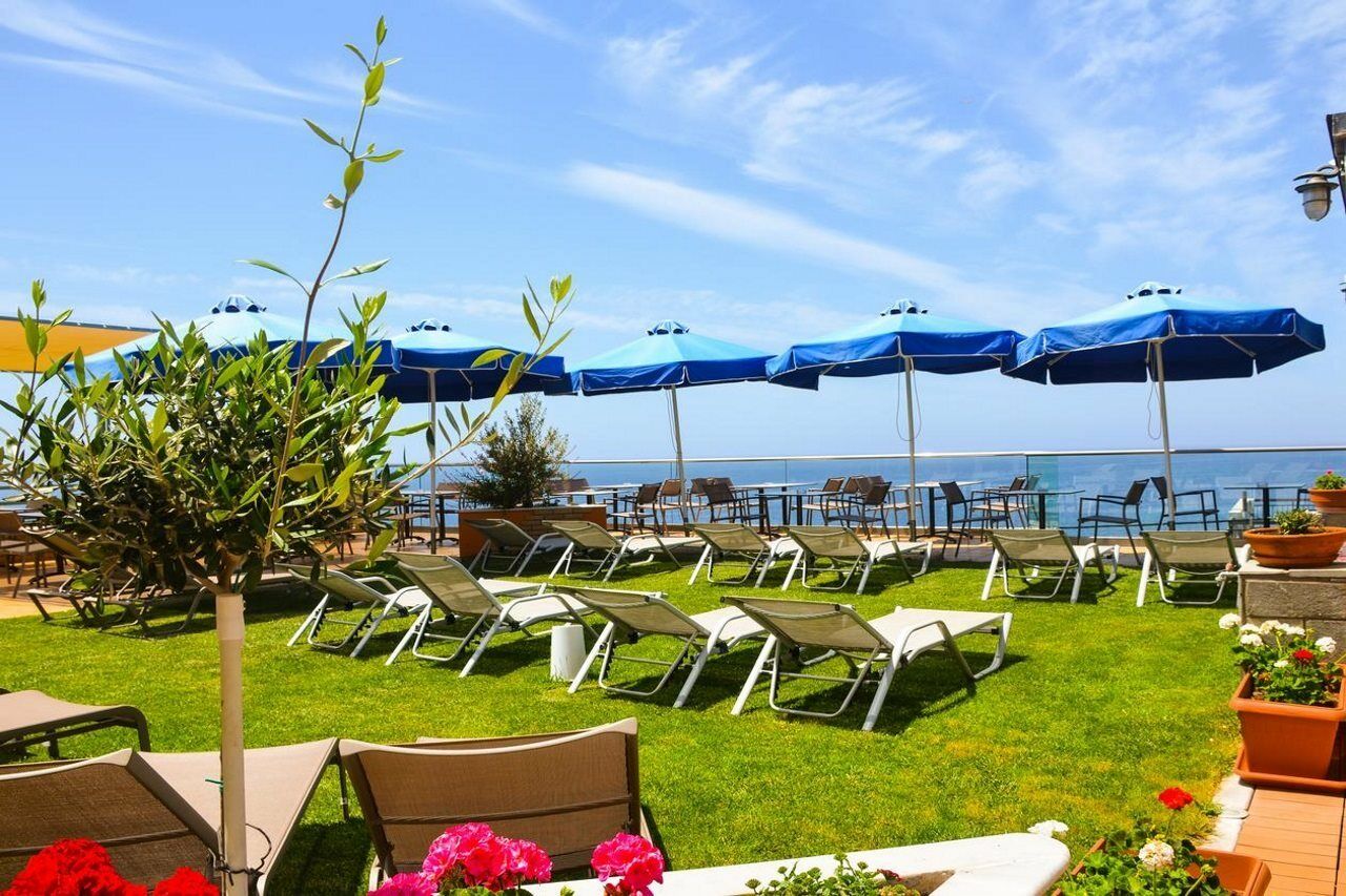 Hotel Vicky II Plomari 外观 照片